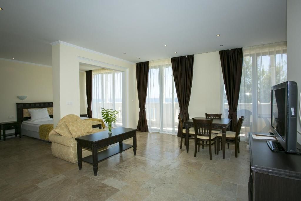 Комплексы для отдыха с коттеджами/бунгало Royal Villas Elenite Елените-41