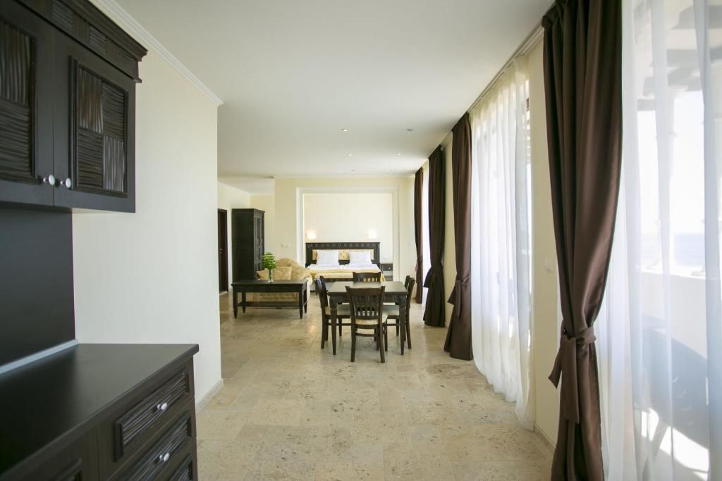 Комплексы для отдыха с коттеджами/бунгало Royal Villas Elenite Елените-42