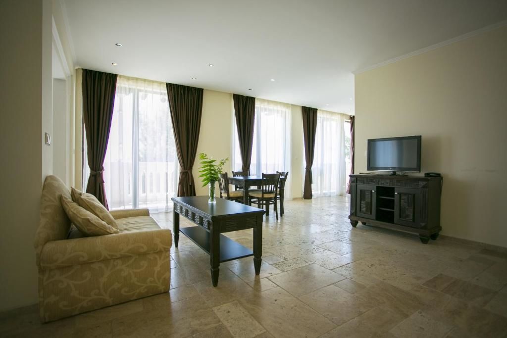 Комплексы для отдыха с коттеджами/бунгало Royal Villas Elenite Елените-44