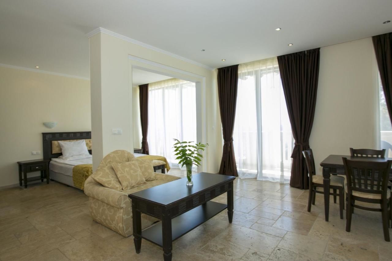 Комплексы для отдыха с коттеджами/бунгало Royal Villas Elenite Елените-9