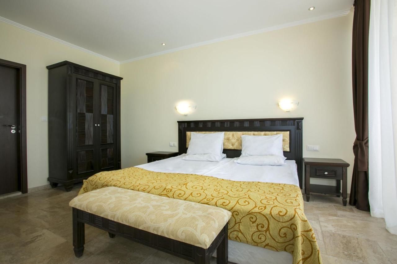 Комплексы для отдыха с коттеджами/бунгало Royal Villas Elenite Елените-10